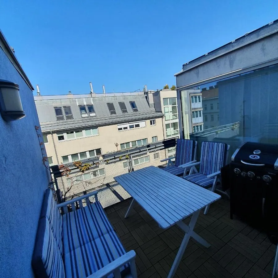 Sonnige Terassenwohnung Wiedeń 0*,  Austria